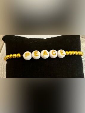 Gold Stretch Bead Bracelet "PEACE" in White and Gold